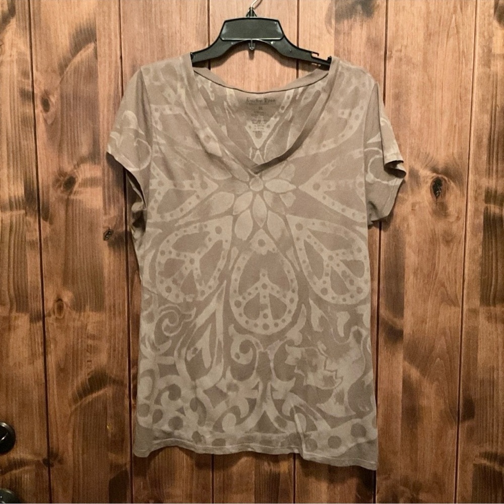 Lucky Brand Taupe Floral peace mandala hippy Short Sleeve V-Neck Tee L/XL